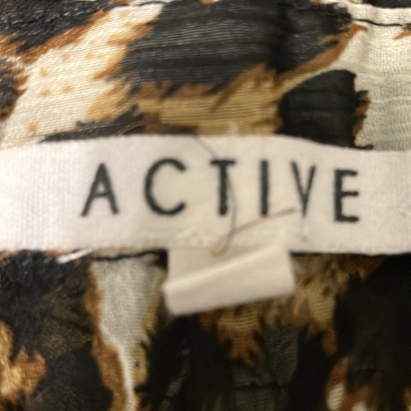 Active Cheetah Print Button Up with Front Tie Size Small Preloved - Picture 3 of 4